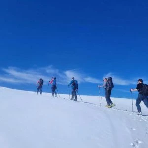 A line a people ski touring during their UCPA skiing course
