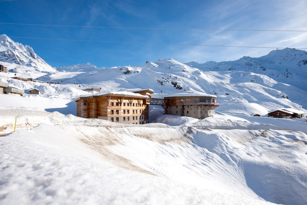Skiing for All: UCPA and Action Outdoors in Val Thorens